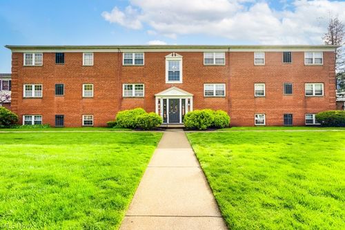 g508-3944 Brendan Ln, North Olmsted, OH, 44070-2249 | Card Image