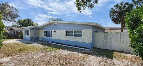 1105 Connecticut Rd, TARPON SPRINGS, FL, 34689-2830 | Card Image