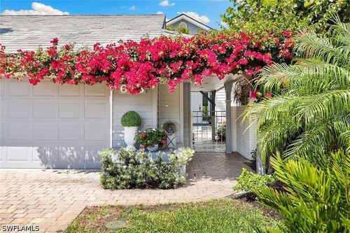 643 Bridgeway Ln, NAPLES, FL, 34108-2745 | Card Image