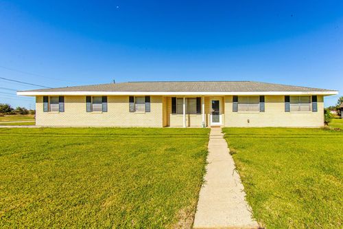 218 Eagle Dr, Raceland, LA, 70394-3832 | Card Image