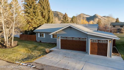 3040 Mountain View Ln, Jackson, WY, 83001 | Card Image