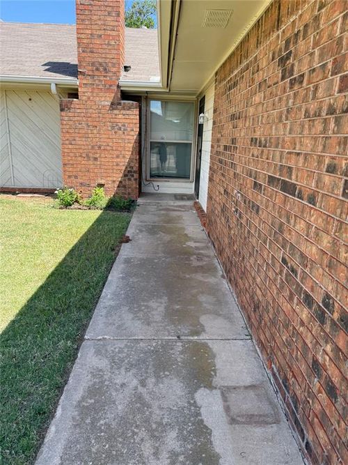 1018 Summerton Pl, Yukon, OK, 73099-5444 | Card Image