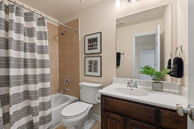 Full bathroom with vanity and shower / tub combo | Image 30