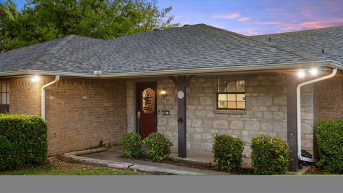 801 Little Creek Trl, Oak Leaf, TX, 75154-3974 | Card Image