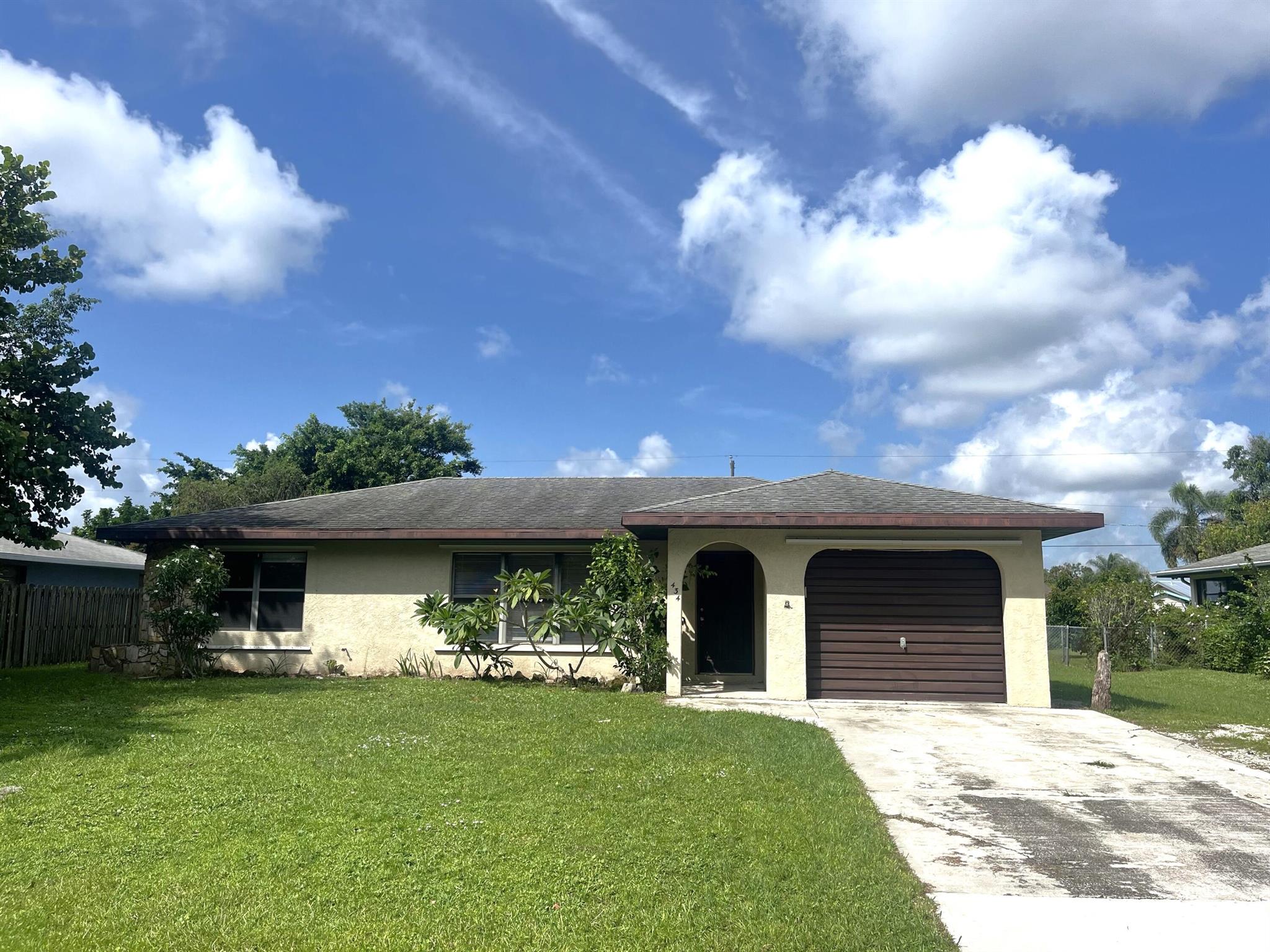 Galleon Ln, Port Saint Lucie, FL 34983