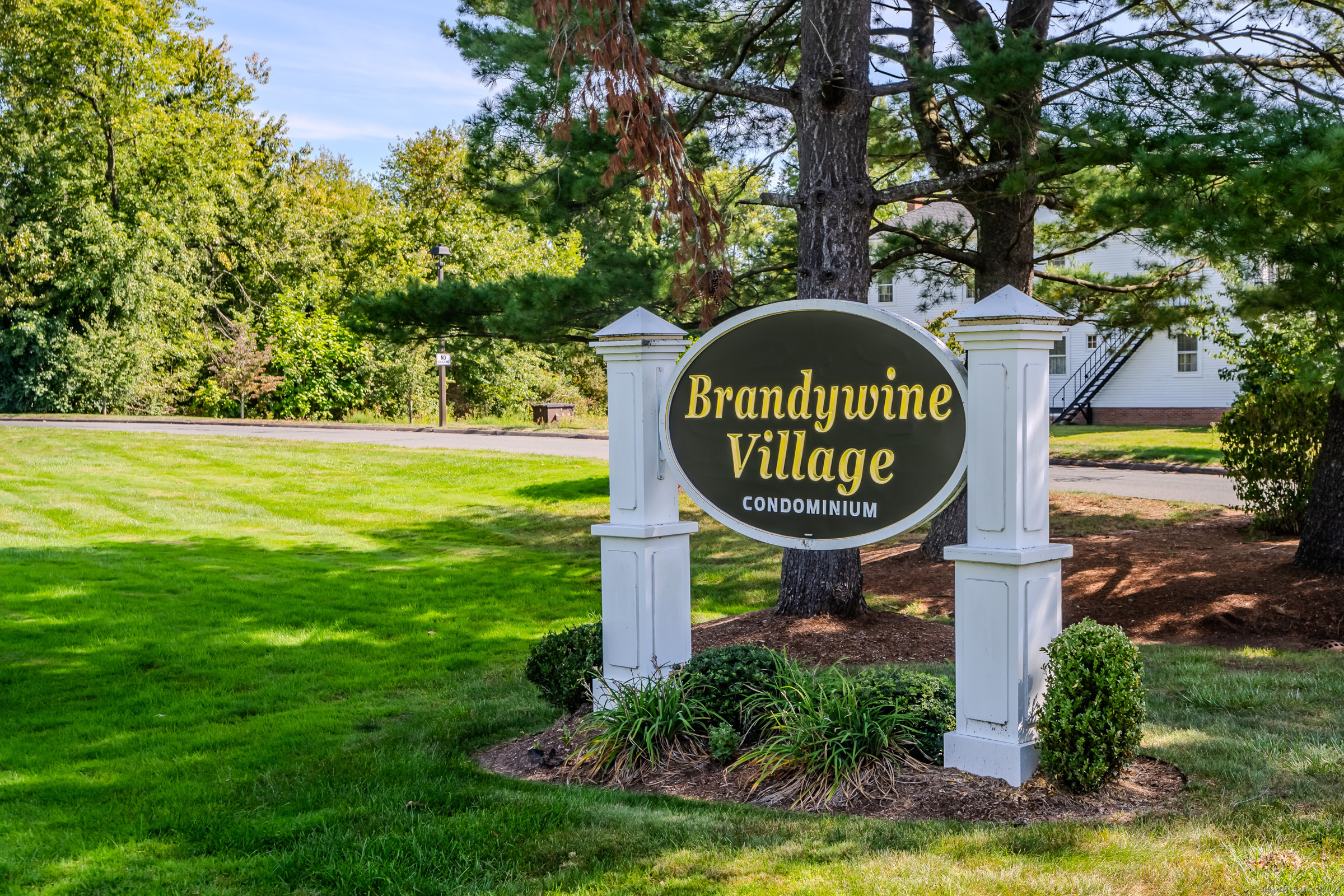 Brandywine Ln, Suffield, CT 06078