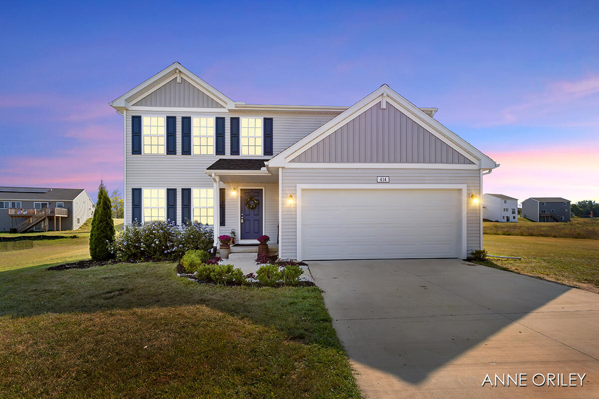 Oak Hill Ct, Middleville, MI 49333