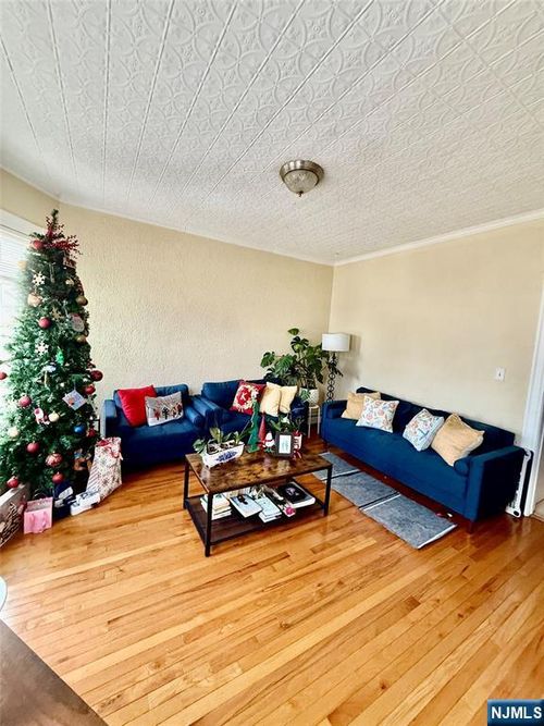 22 Mohawk Ave, Hawthorne, NJ, 07506-3829 | Card Image