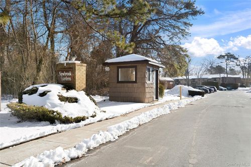 19-19 Newbrook Ln, Bay Shore, NY, 11706-4416 | Card Image
