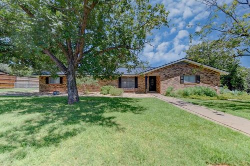 302 Frederick Rd, Fredericksburg, TX, 78624-2812 | Card Image