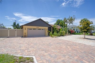 1255 Mohawk Road, House other with 2 bedrooms, 2 bathrooms and null parking in Venice FL | Image 3