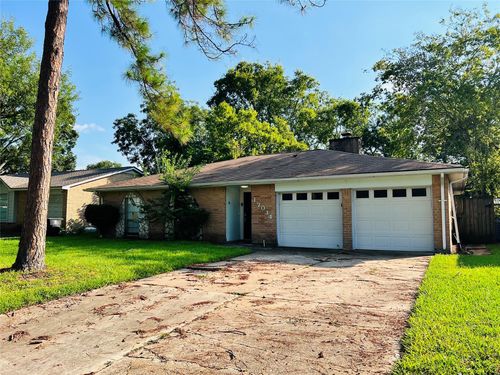 17014 Forest Bend Ave, Friendswood, TX, 77546-4142 | Card Image