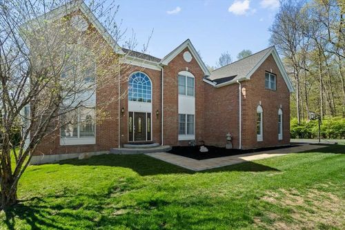7 Dickinson Cir, Shrewsbury, MA, 01545-3979 | Card Image