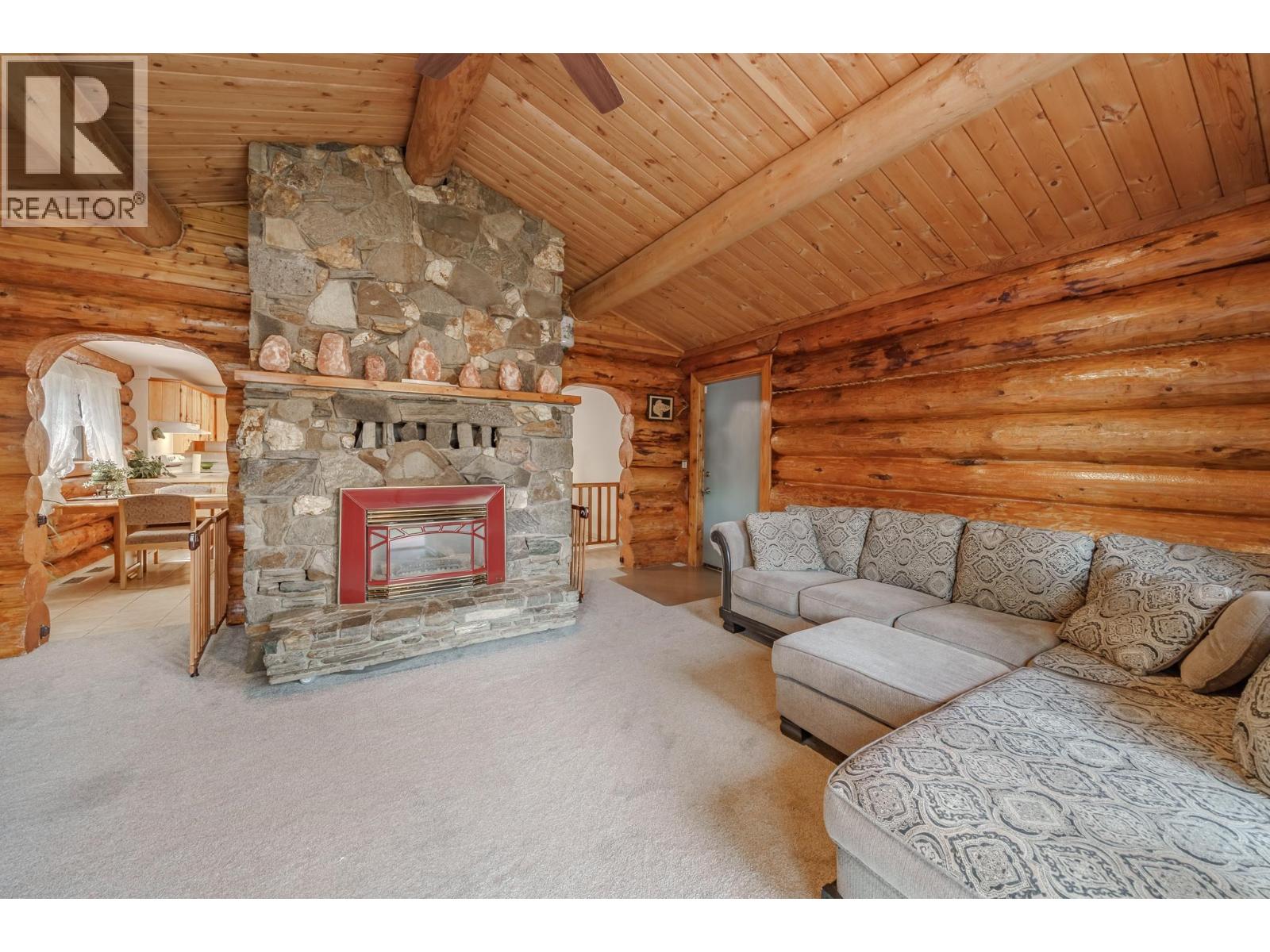 Residential in 103 Mile House 3