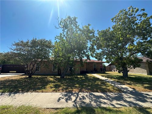 1603 Cheyenne St, Portland, TX, 78374-2426 | Card Image