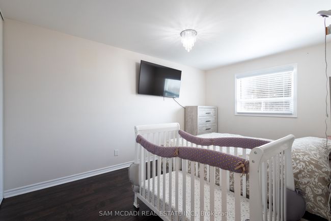 80 Longbourne Cres, House attached with 3 bedrooms, 2 bathrooms and 4 parking in Brampton ON | Image 18