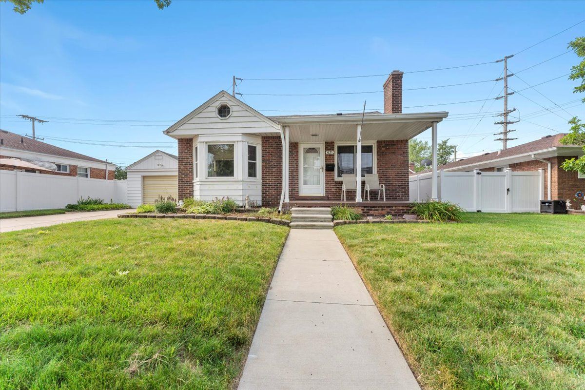 Goddard St, Wyandotte, MI 48192