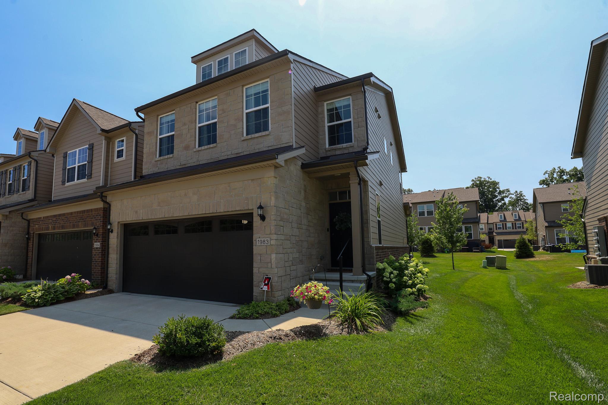 Residential in Commerce Charter Township 5
