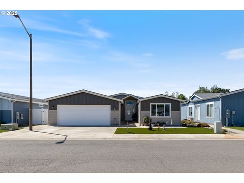 714 Saint James Pl, Molalla, OR, 97038-7390 | Card Image