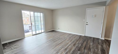 5-202 Flanders Ct, Louisville, KY, 40218-1643 | Card Image