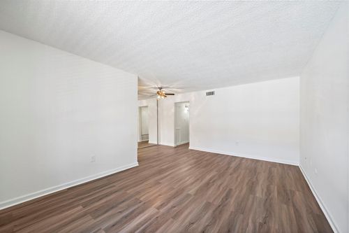 apt-33-711 Holiday Dr, Galveston, TX, 77550-5571 | Card Image