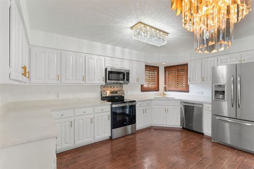 21205 National Dr, Lago Vista, TX, 78645-6233 | Card Image