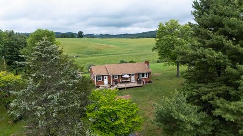 7827 N Lee Hwy, RAPHINE, VA, 24472-2606 | Card Image