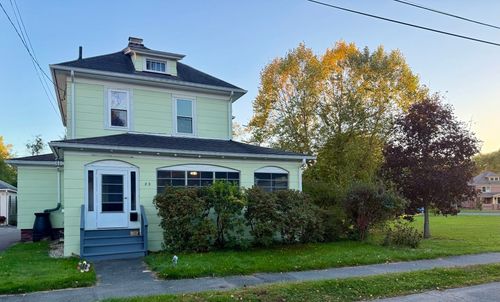 22 Madison Cir, Greenfield, MA, 01301-2725 | Card Image