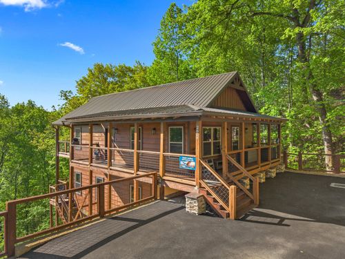 2624 Overholt Trl, Sevierville, TN, 37862-7929 | Card Image