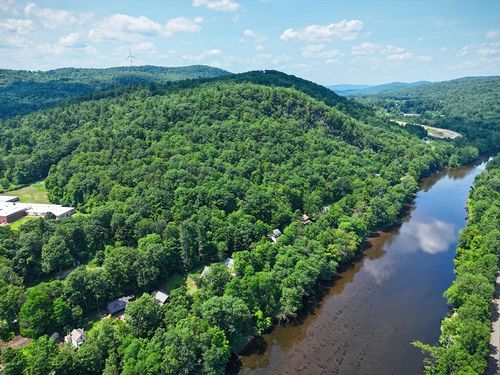 81 Pomeroy Ter, Russell, MA, 01071-9528 | Card Image