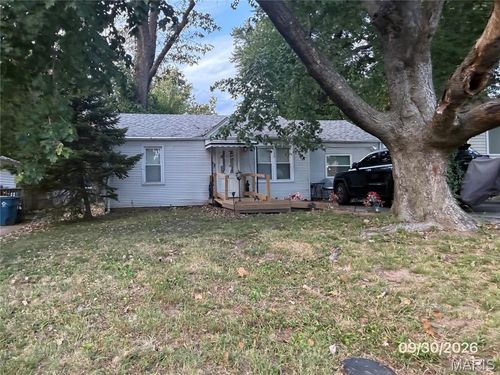 133 Flora Dr, Saint Louis, MO, 63135-1054 | Card Image