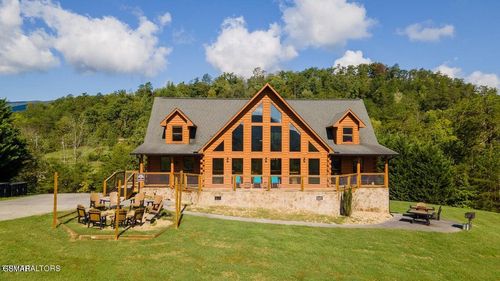 2715 Dayne Dr, Sevierville, TN, 37876-7504 | Card Image