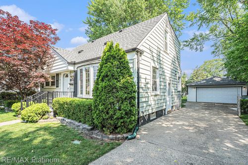 32260 Rosslyn Ave, Garden City, MI, 48135-3219 | Card Image