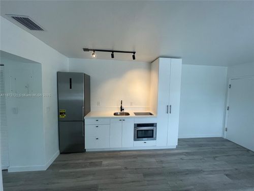 apt-7-323 Washington Ave, Miami Beach, FL, 33139-6945 | Card Image