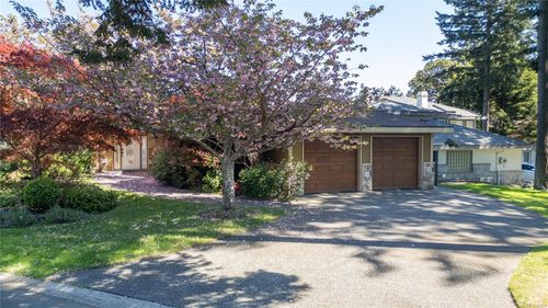4405 Moonlight Lane, Victoria, BC, V8N6K7 | Card Image