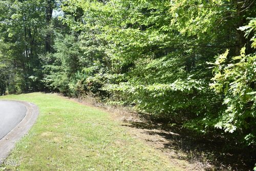 112 River Pointe Dr, Greeneville, TN, 37743-1444 | Card Image