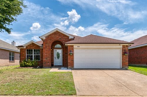 934 Plumeria Dr, Arlington, TX, 76002-2401 | Card Image