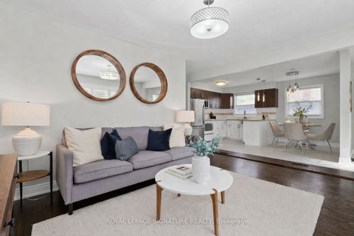 621 Wychwood St, Oshawa, ON, L1G2T4 | Card Image