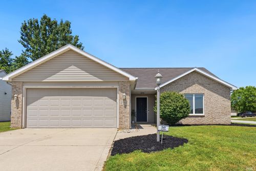 2902 Marguerite Dr, Huntertown, IN, 46748-9290 | Card Image