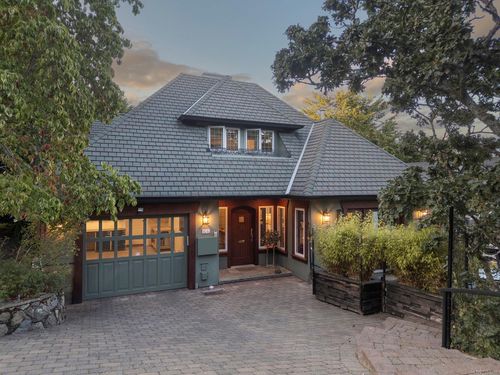 2018 Romney Rd, Victoria, BC, V8S4J7 | Card Image