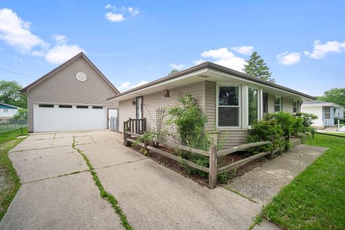 5863 S Madeline Ave, Milwaukee, WI, 53221-3951 | Card Image