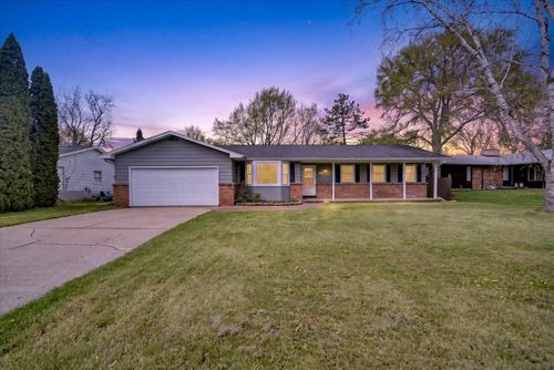 210 Chanticleer Trl, Lansing, MI, 48917-3007 | Card Image