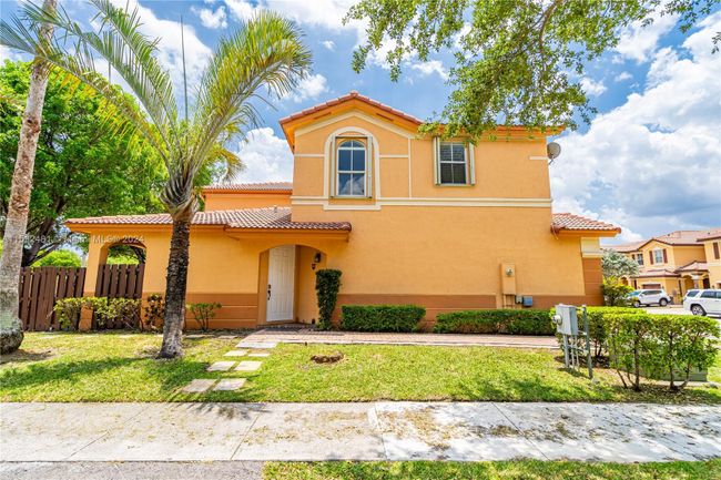 8791 Nw 112th Ct, Townhouse with 3 bedrooms, 2 bathrooms and null parking in Doral FL | Image 1