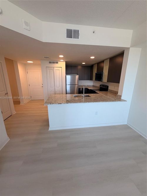 310-5563 Millenia Palms Dr, Orlando, FL, 32839 | Card Image