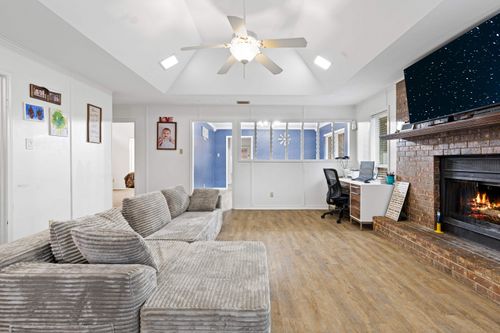 118 E Sycamore Ln, Longview, TX, 75604-3266 | Card Image