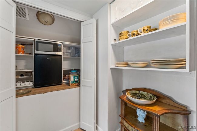 Pantry with visible vents | Image 23