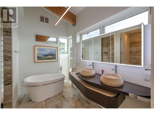 2185 Naramata Rd, House other with 3 bedrooms, 5 bathrooms and 1 parking in Naramata BC | Image 16