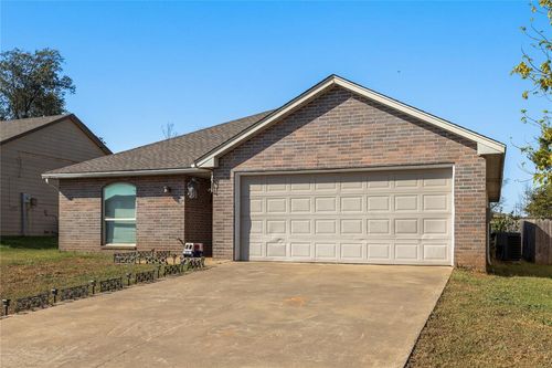 918 Valley View Rd, Enid, OK, 73701-7652 | Card Image