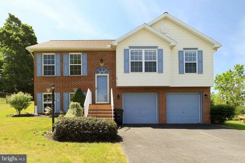 153 Arbor Bluff Dr, Bellefonte, PA, 16823-9619 | Card Image