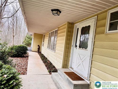 71 Dogwood Dr, Jim Thorpe, PA, 18229-9569 | Card Image